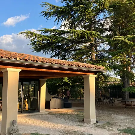 Mazet Des Cedres Au Pied De La Colline Lagnes