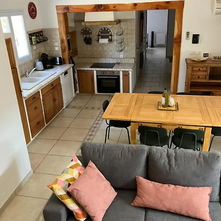 Mazet Des Cedres Au Pied De La Colline Holiday home