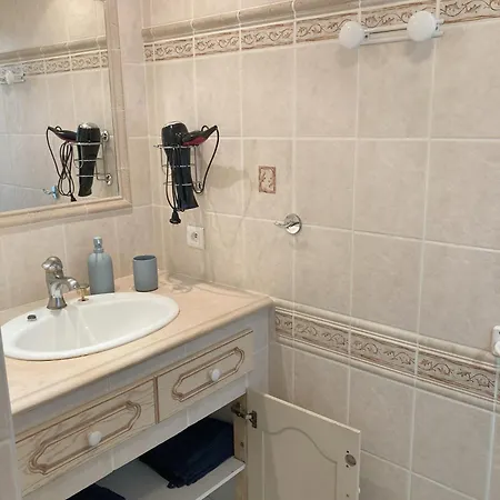 Mazet Des Cedres Au Pied De La Colline Holiday home