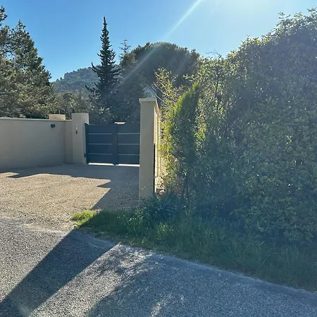 Holiday home Mazet Des Cedres Au Pied De La Colline *
